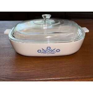 Vintage CorningWare Blue Cornflower P-10-B Casserole w/ Pyrex Lid.